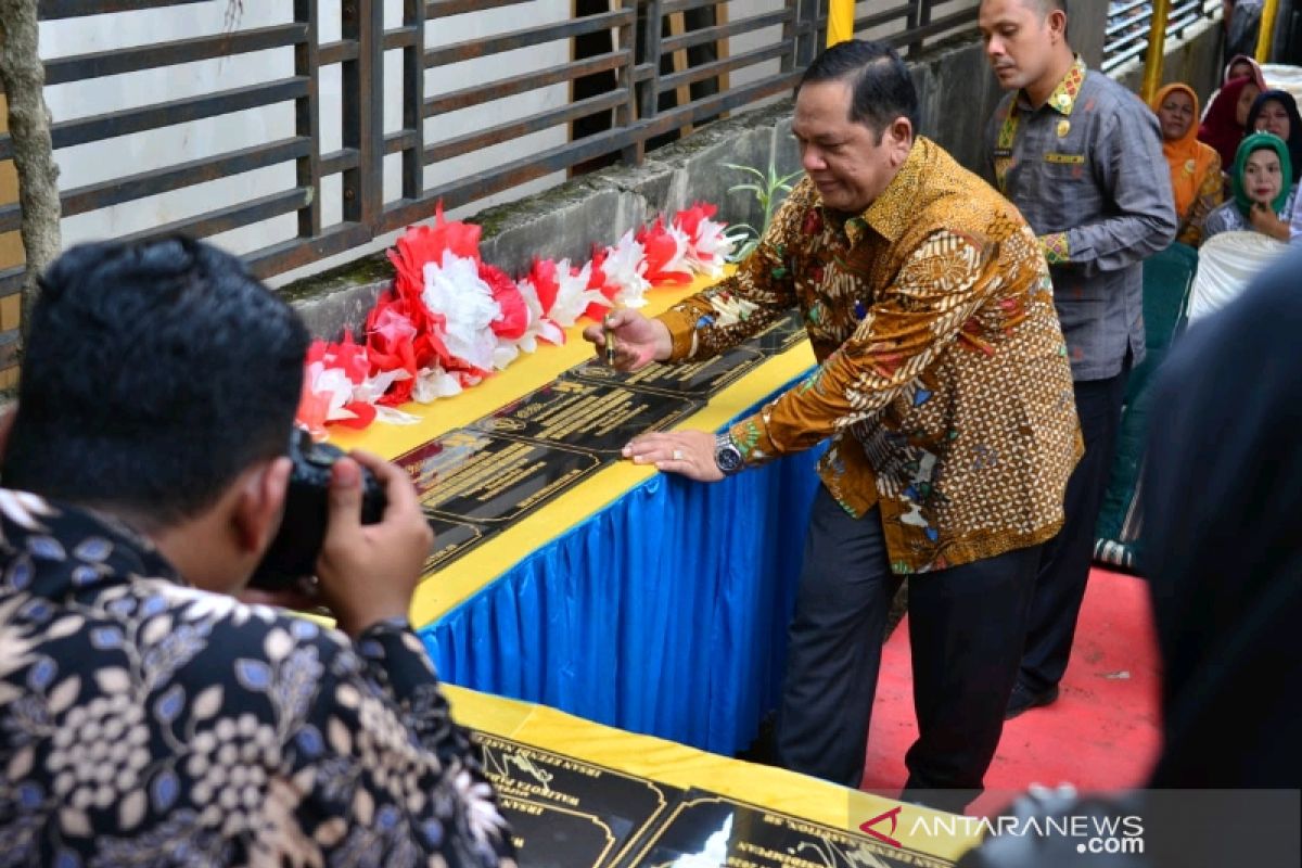 Wali Kota Padangsidimpuan resmikan program Kotaku di 15 titik