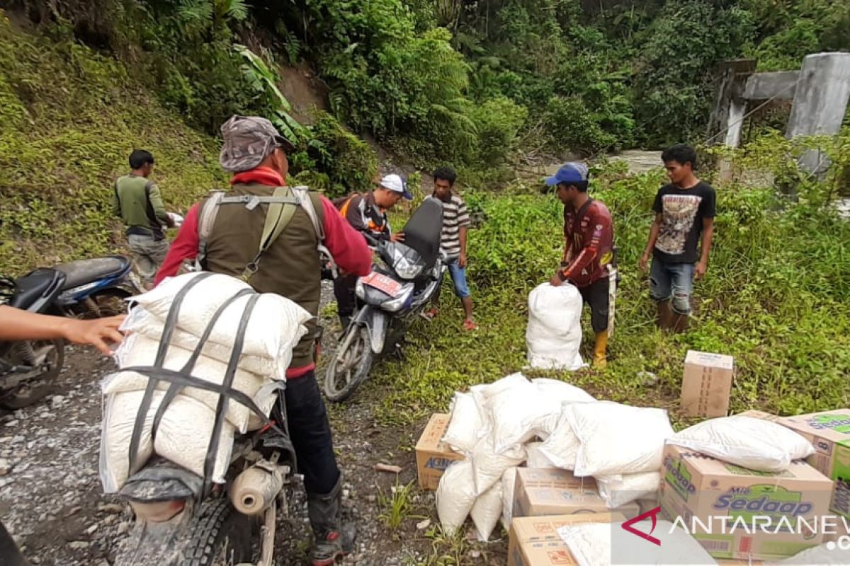Korban banjir bandang Bambakanini Donggala  terima bantuan logistik