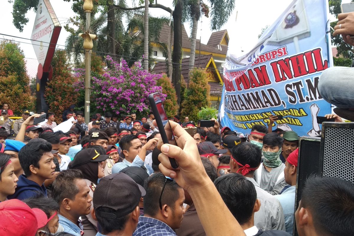 Tiga kali mangkir, Polda Riau tetapkan Plt Bupati Bengkalis buronan kasus korupsi