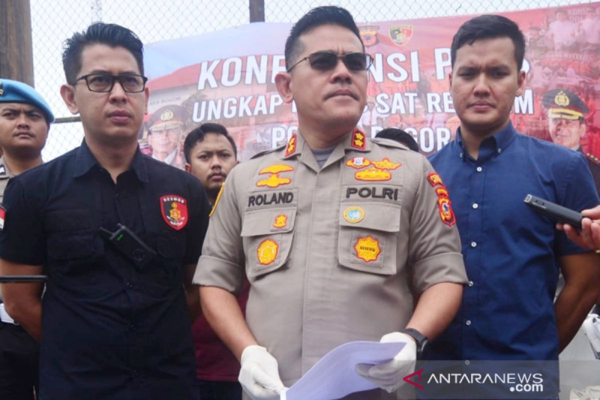 Pejabat Kabupaten Bogor kena OTT resmi ditetapkan tersangka