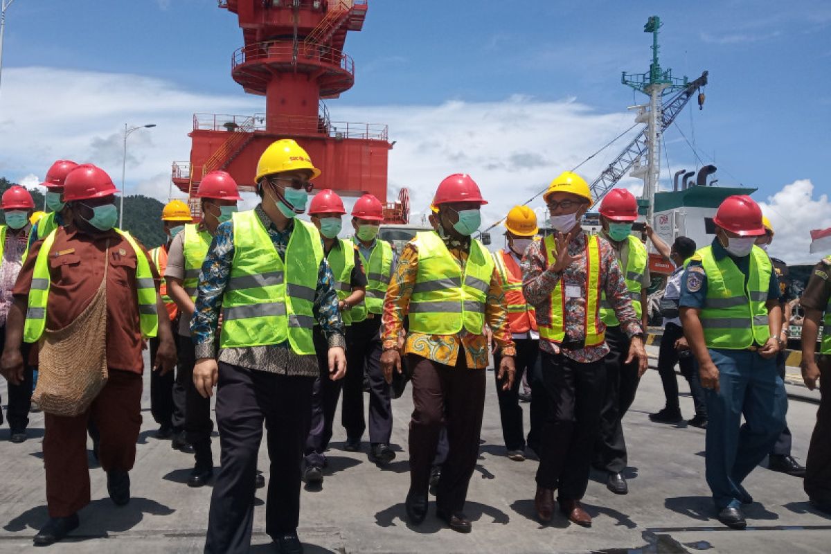 Gubernur Papua Barat ingatkan perusahaan semen Manokwari utamakan tenaga kerja lokal