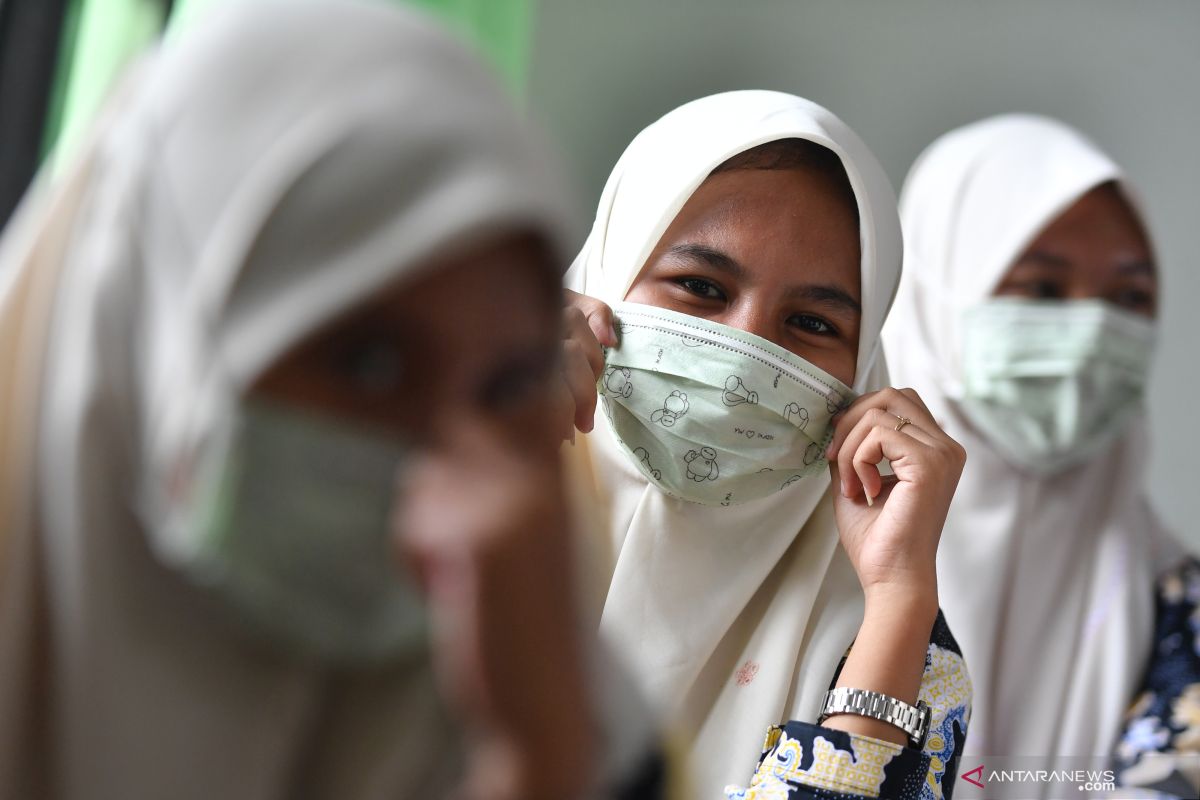 Masker untuk orang sakit, yang sehat cuci tangan