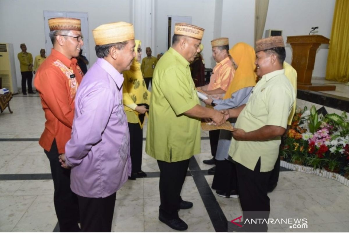 Gubernur Gorontalo beri hadiah umrah pegawai golongan I