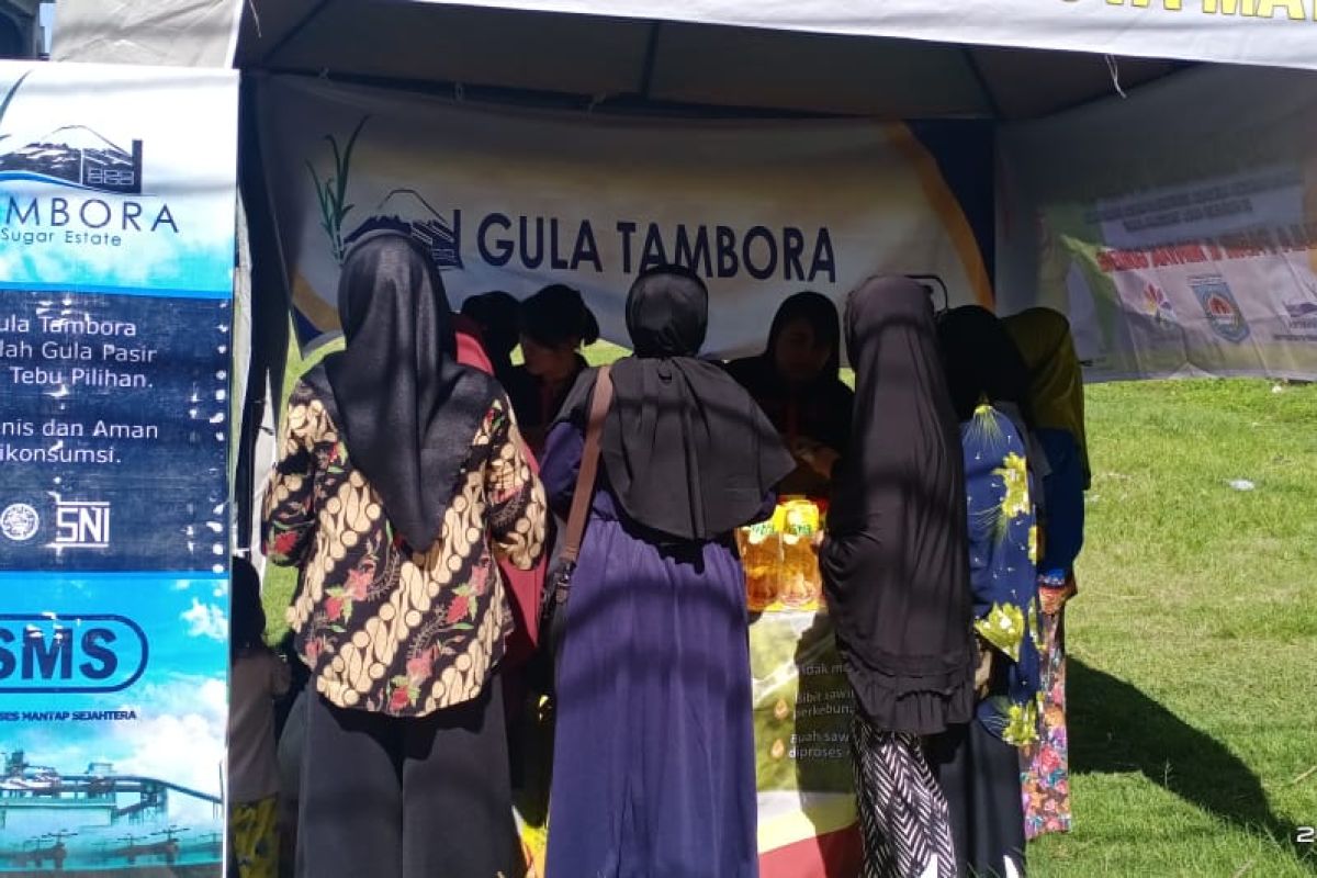 Disdag Mataram melakukan operasi pasar turunkan harga gula pasir