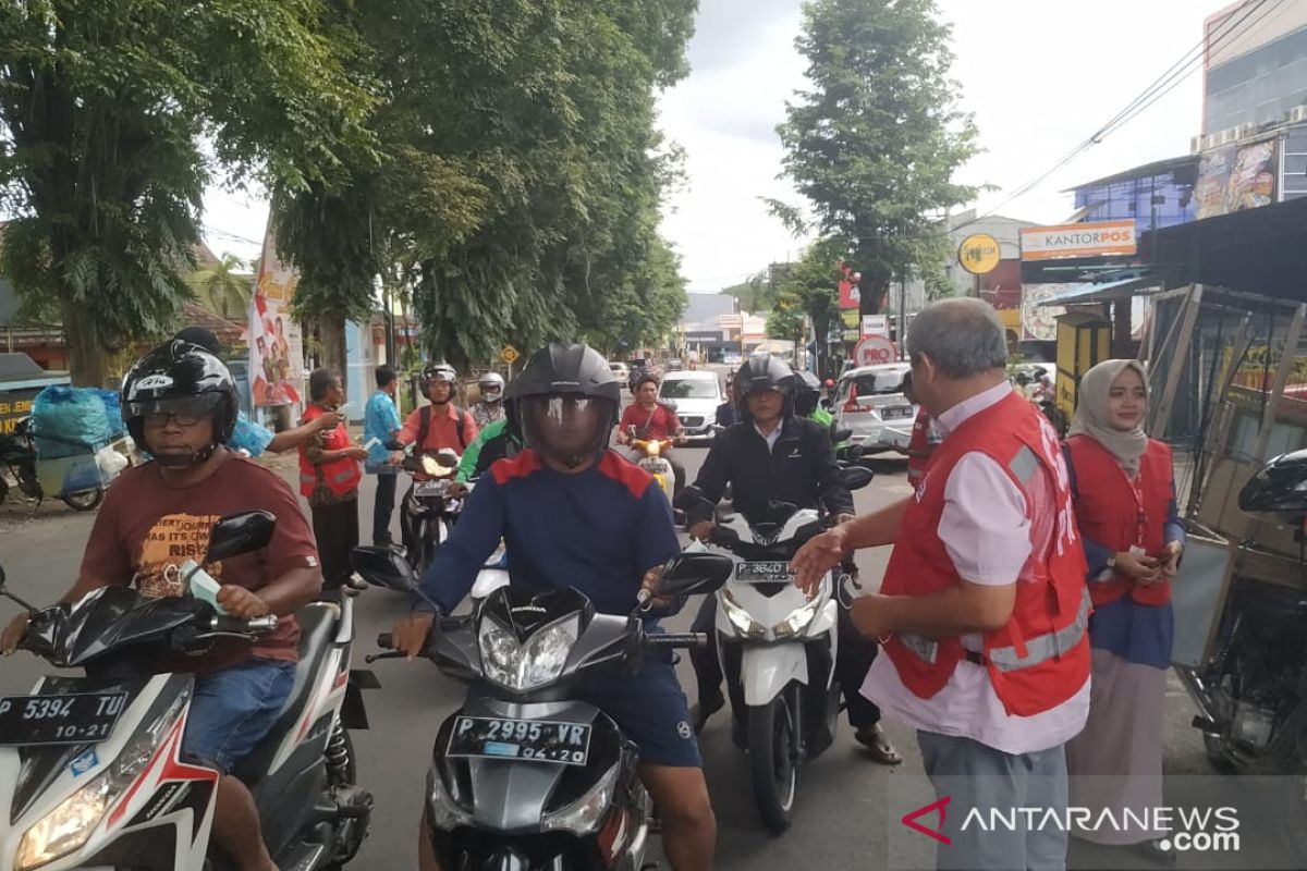 PMI Jember bagikan masker gratis antisipasi kepanikan warga terkait virus corona