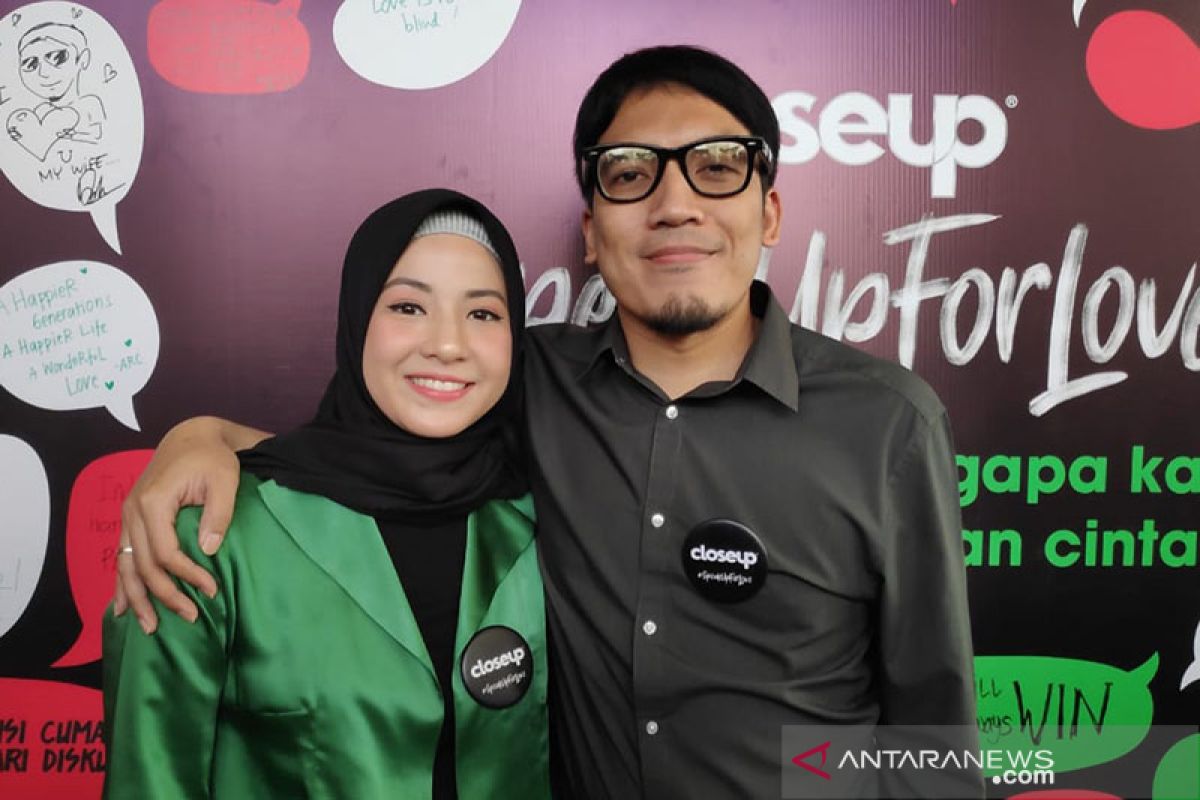 Tujuh tahun menikah, Natasha Rizky masih kena "nyinyir" perbedaan usia