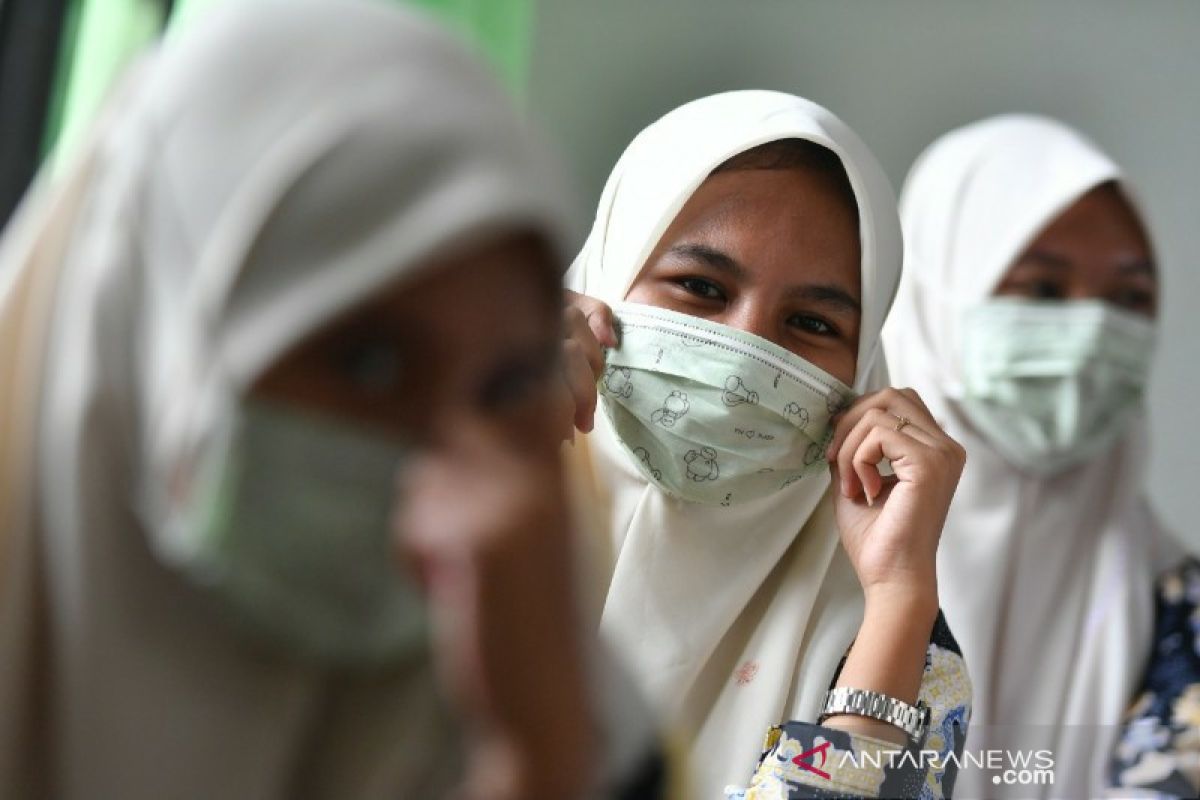 Ribuan masker dibagikan gratis oleh  LF PCNU Kabupaten Gresik (Video)