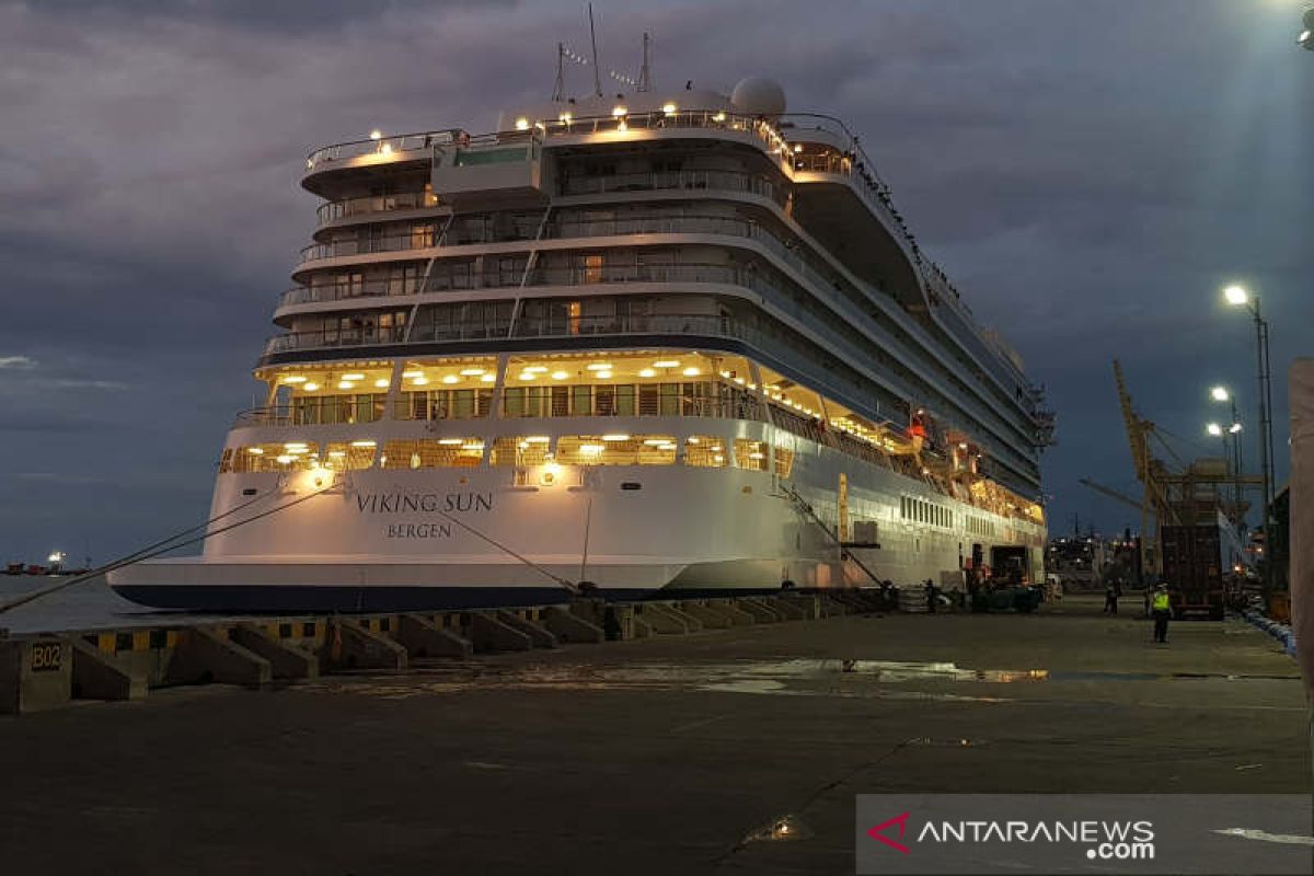 Viking Sun akhirnya bersandar di Tanjung Emas untuk isi logistik