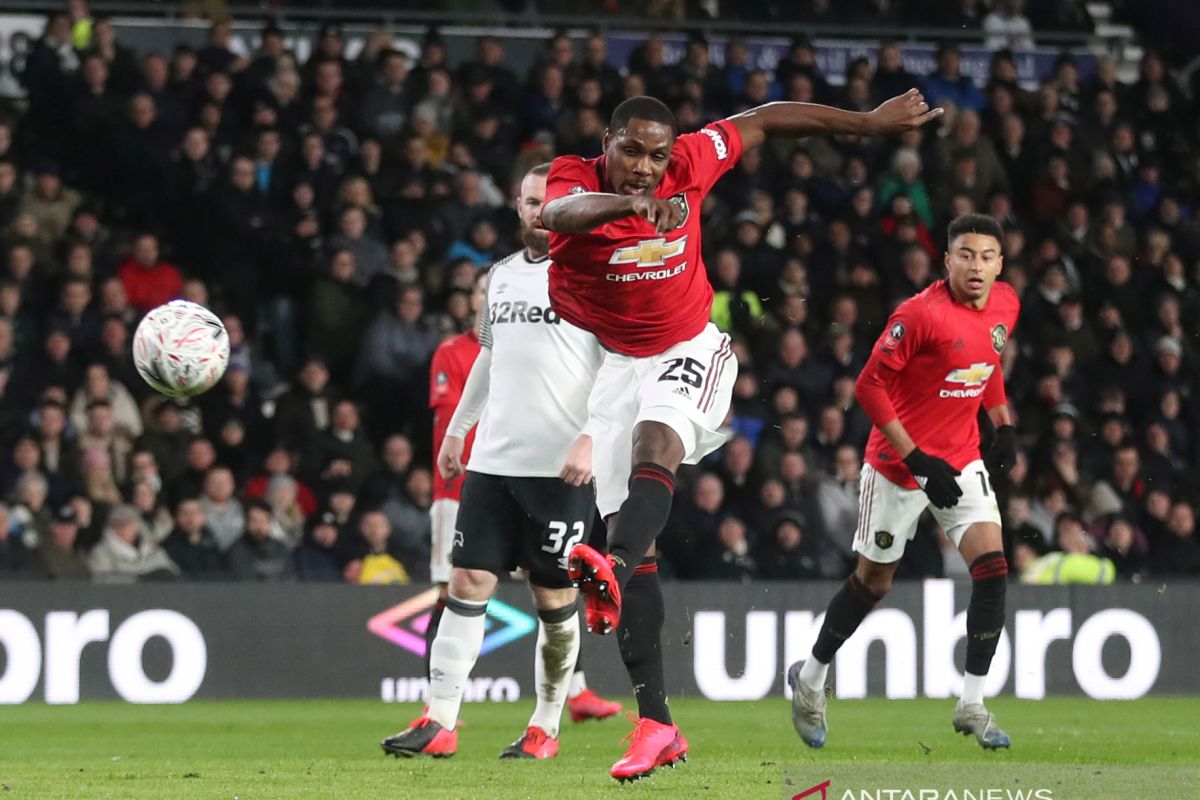 Piala FA, dwigol Ighalo amankan langkah United ke perempat final