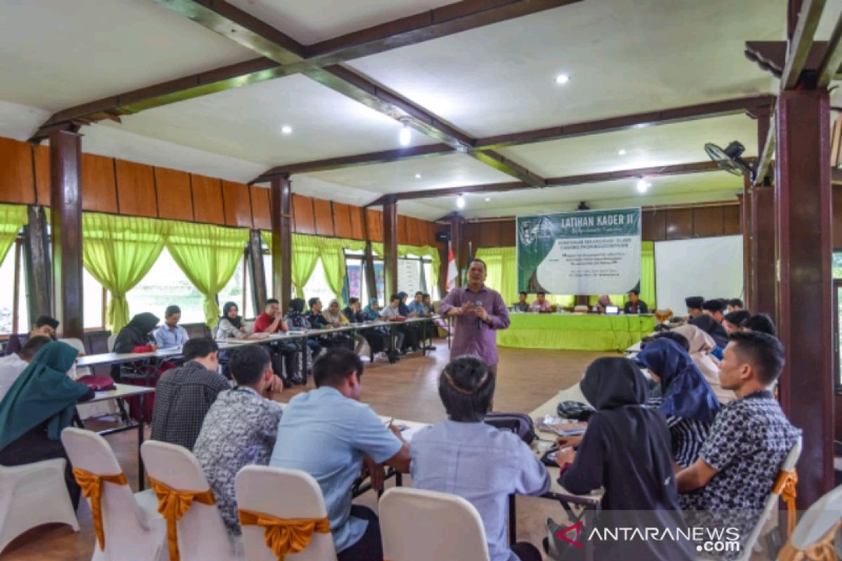 Wali Kota Padangsidimpuan pembicara di latihan kader HMI