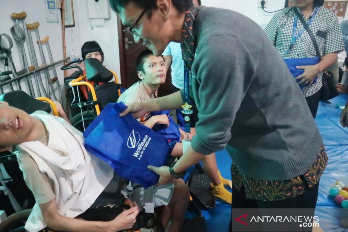 48 anak disabilitas dari Cileungsi Bogor dihibur pertunjukkan boneka