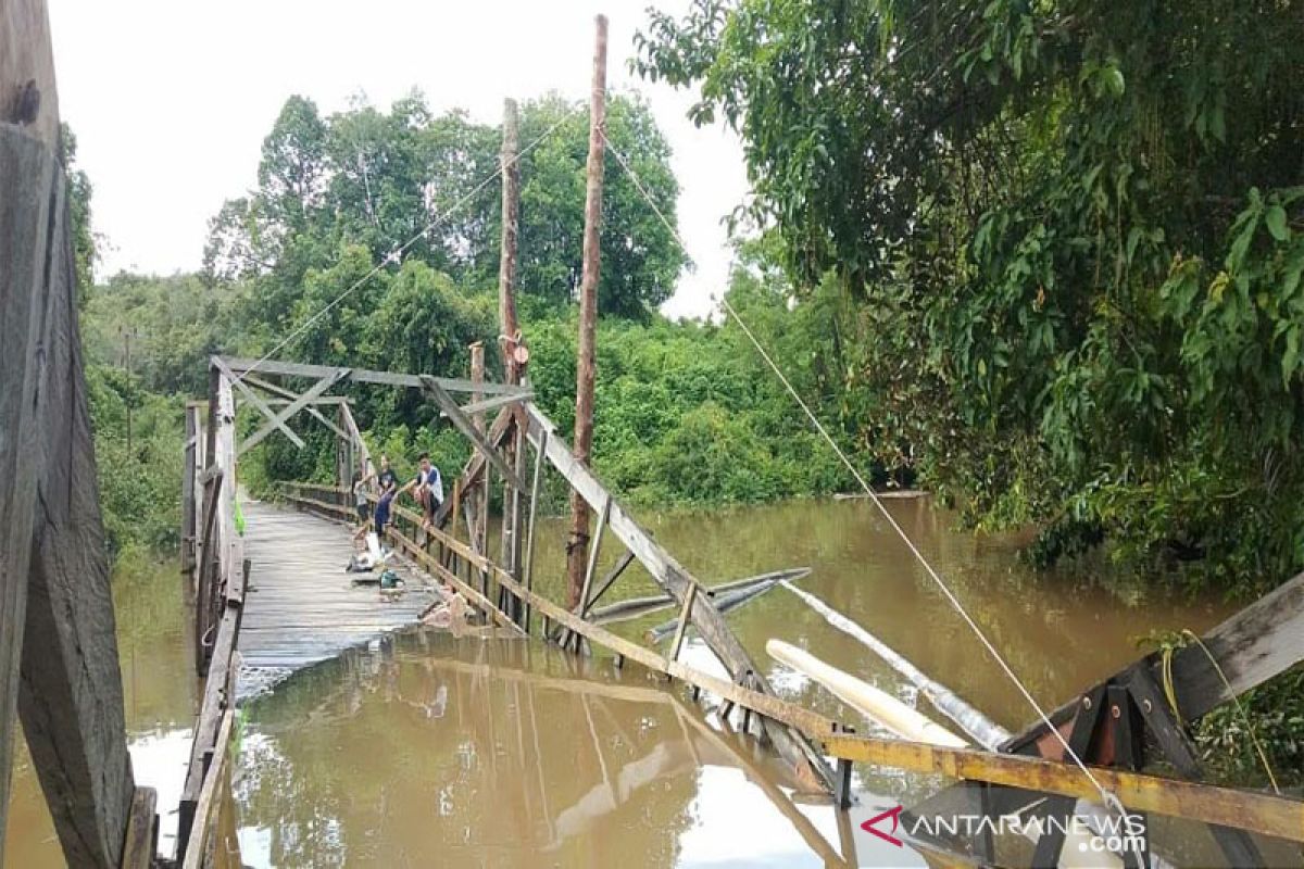 Jembatan Tu'un Pararawen mulai diperbaiki