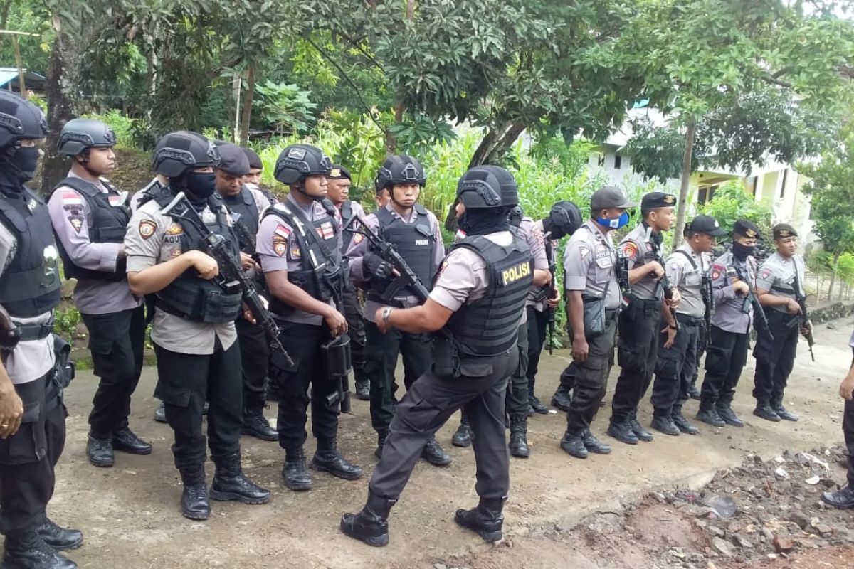 Ratusan personel BKO diterjunkan ke Sandosi, Pulau Adonara