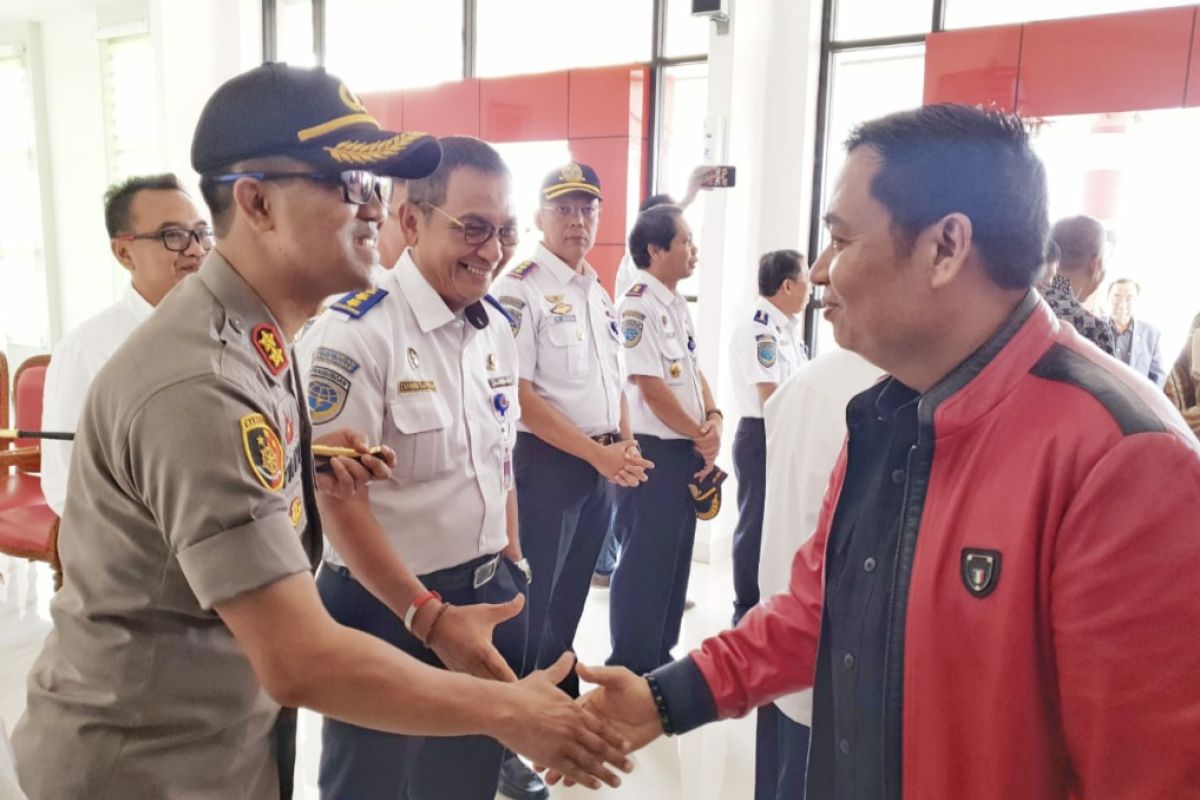 Lasarus siap perjuangkan pembangunan Jembatan Paralel Kapuas