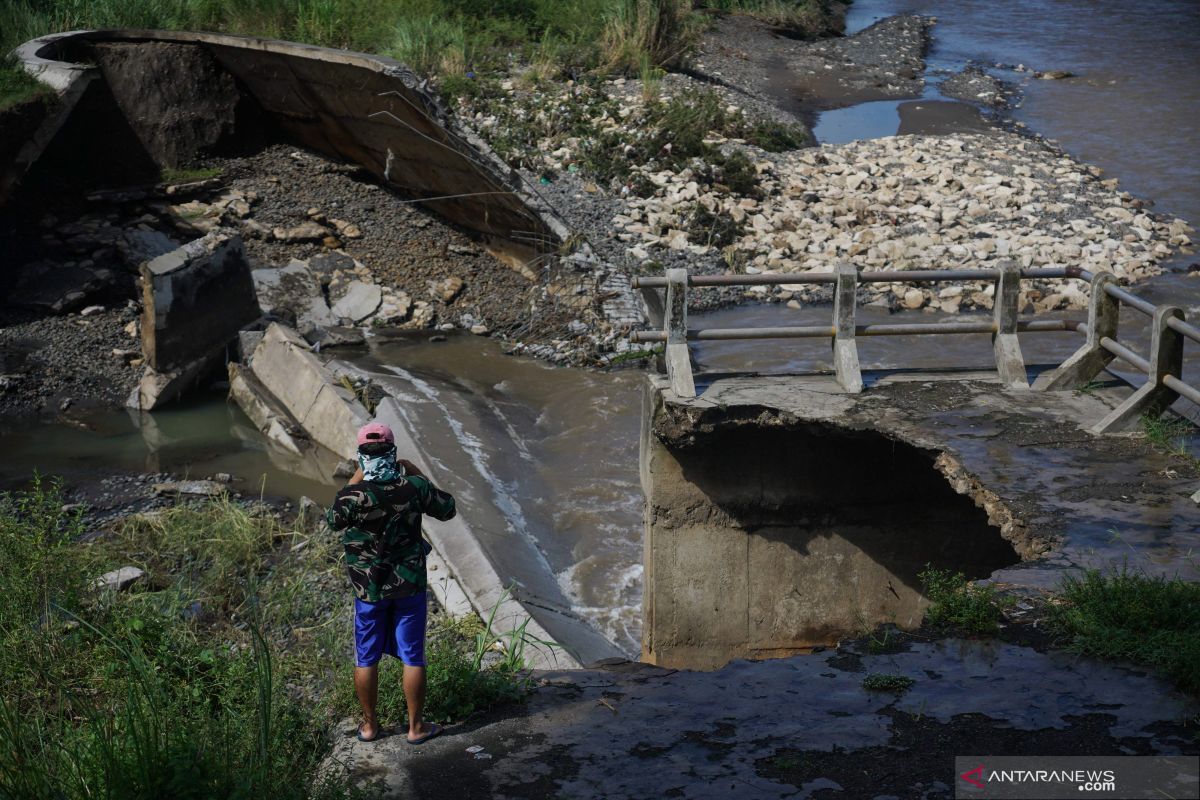 Bantul berlakukan status tanggap darurat bencana akibat cuaca ekstrem