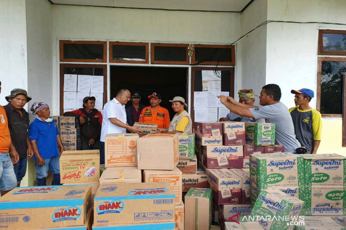 Anggota DPR asal Sulteng bantu pengungsi banjir di Lore Barat