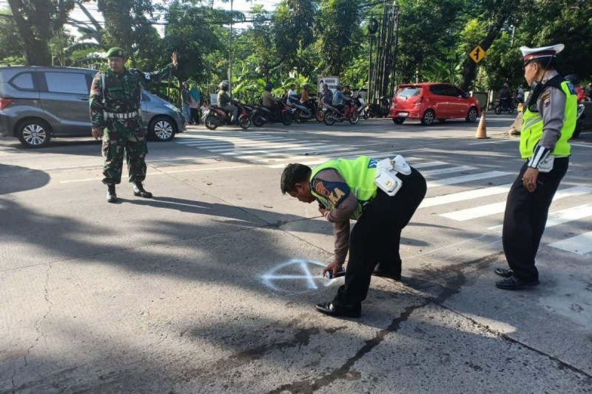 Seorang bocah 6 tahun tewas setelah truk tabrak lima sepeda motor di Semarang