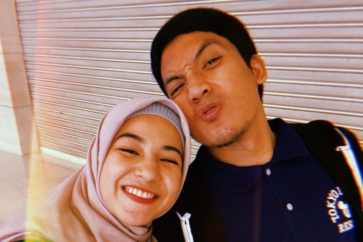 Perjalanan cinta beda 16 tahun Natasha Rizky-Desta Mahendra