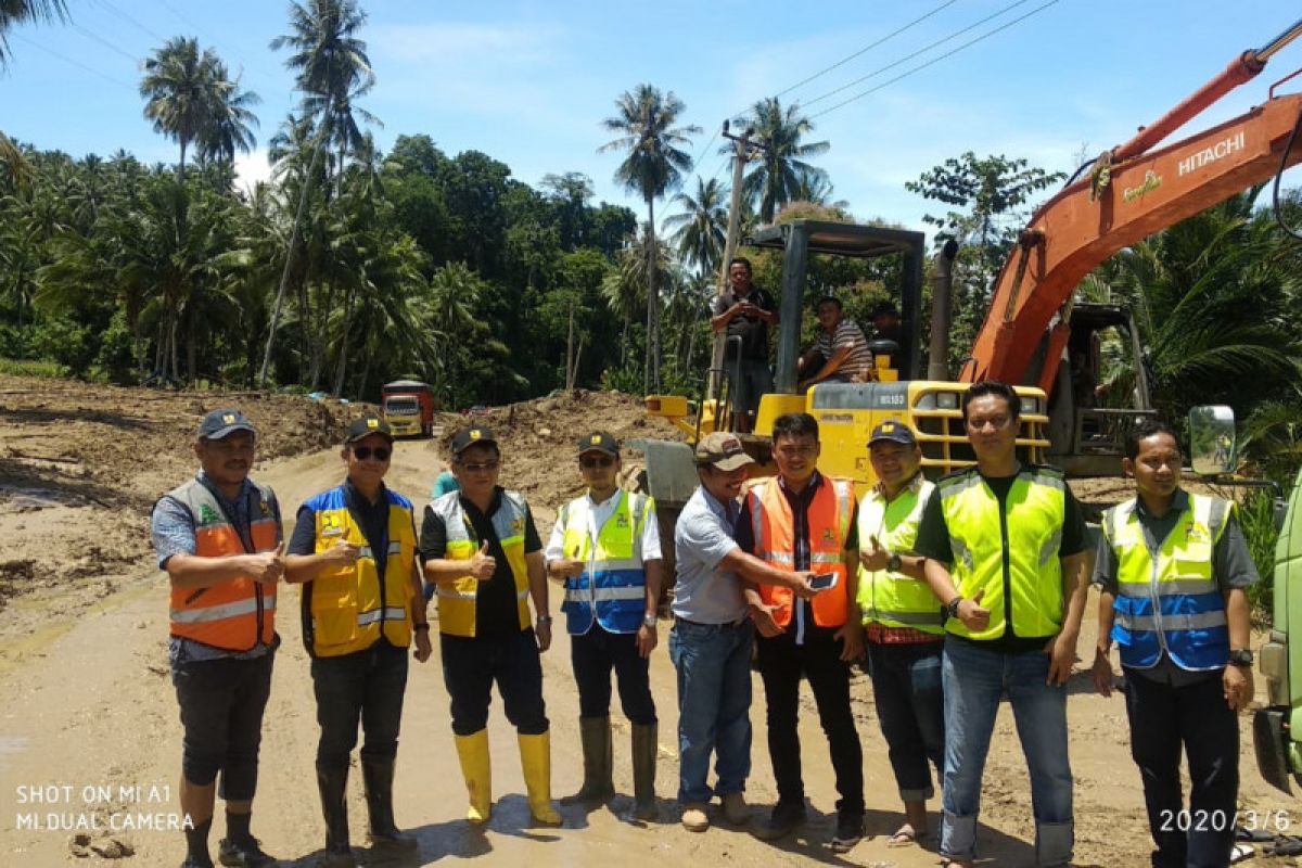 Jalur trans Sulawesi di Sampiro-Bolmut dibuka pascalongsor