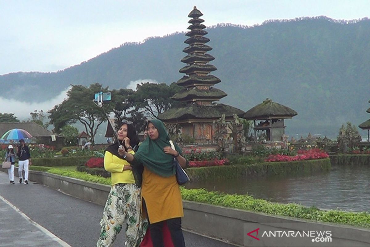 Pura Ulundanu Beratan-Bali bidik wisnus sikapi wabah COVID-19