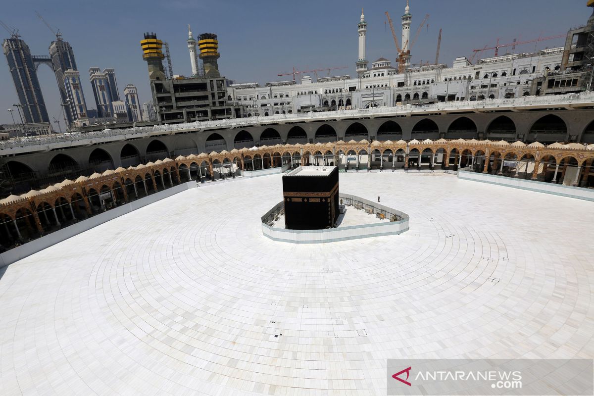 Arab Saudi menerapkan "lockdown" di Makkah dan Madinah