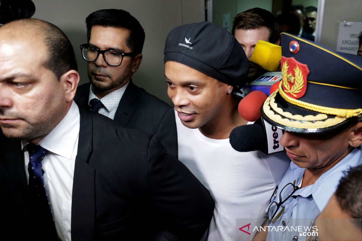 Ronaldinho ditahan, ngaku tak tahu paspornya palsu