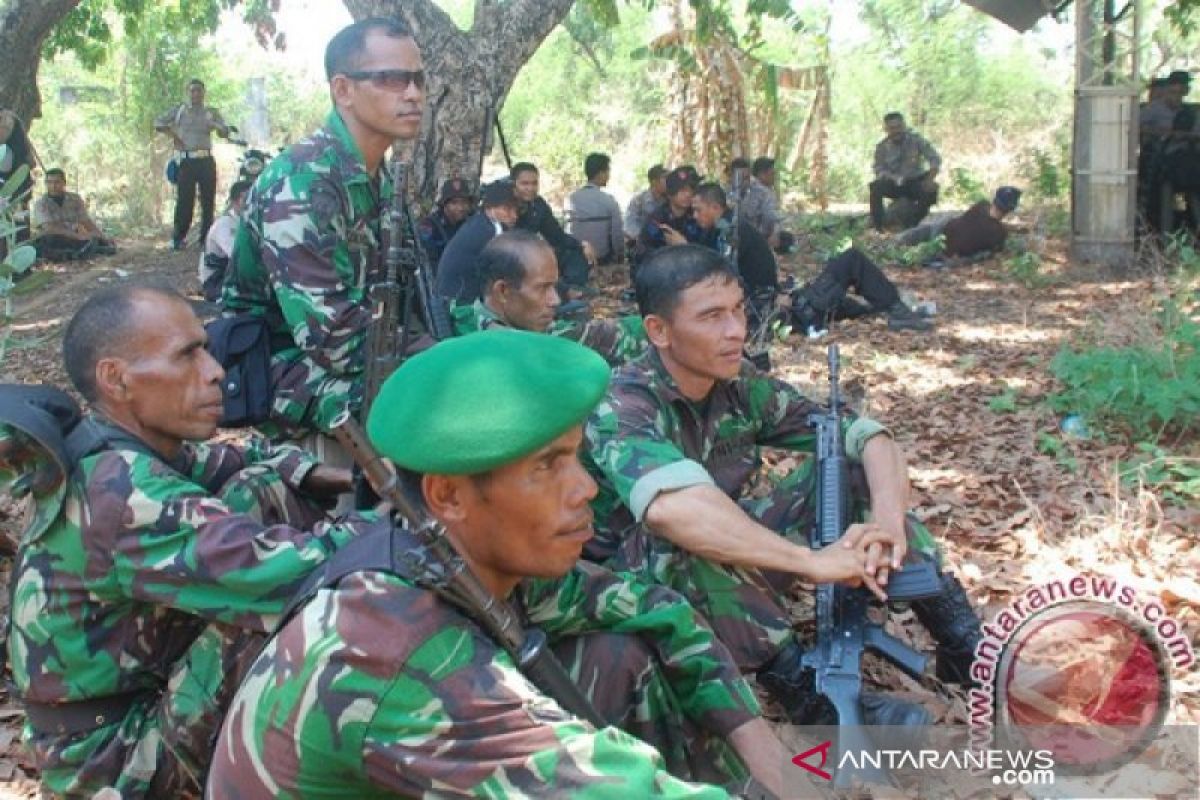Ratusan personel Polri dan TNI masih siaga di Adonara pascapecah 