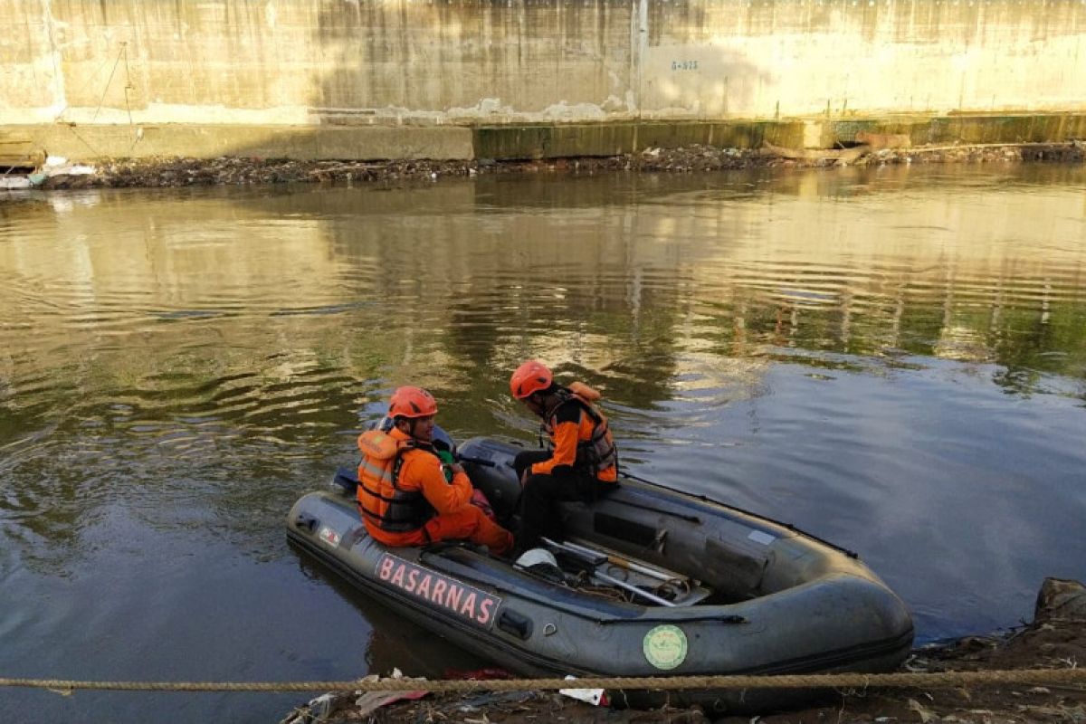 Bocah 9 tahun hanyut di Kali Ciliwung Jakarta Selatan