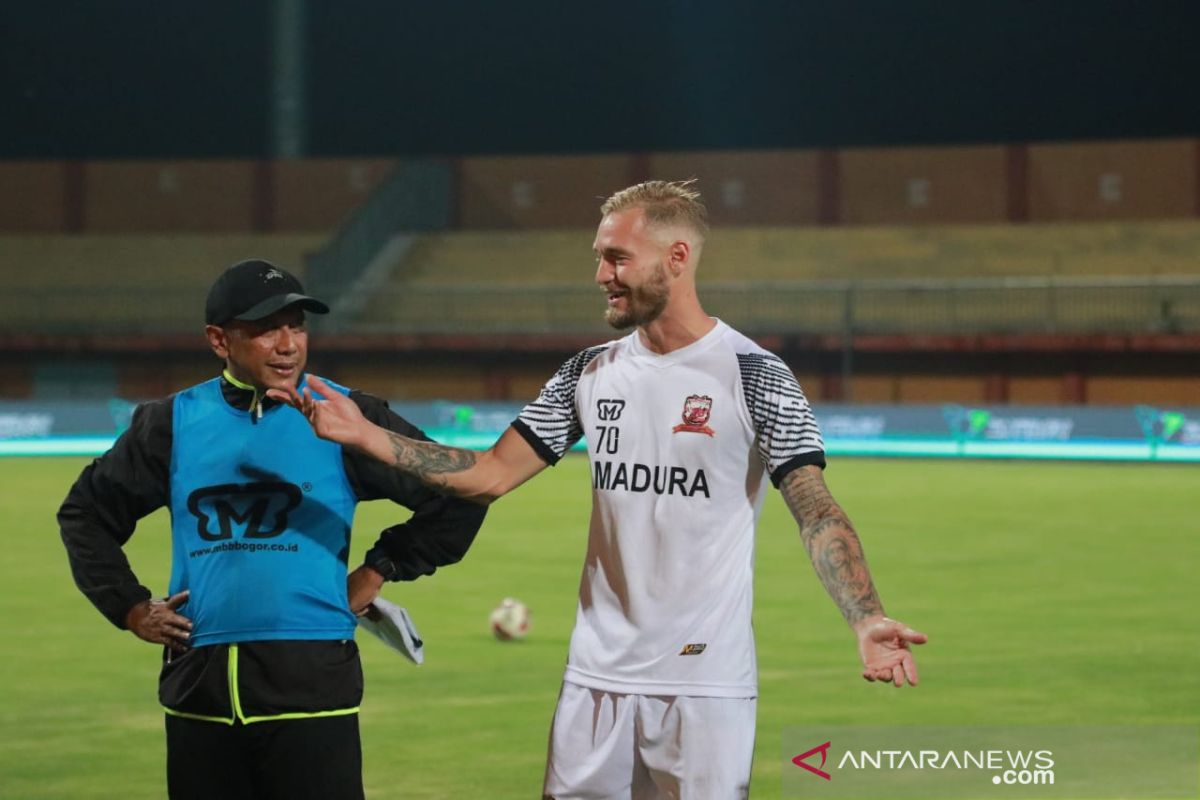 Liga 1: Pemain anyar Madura United Jacob Pepper jalani latihan perdana