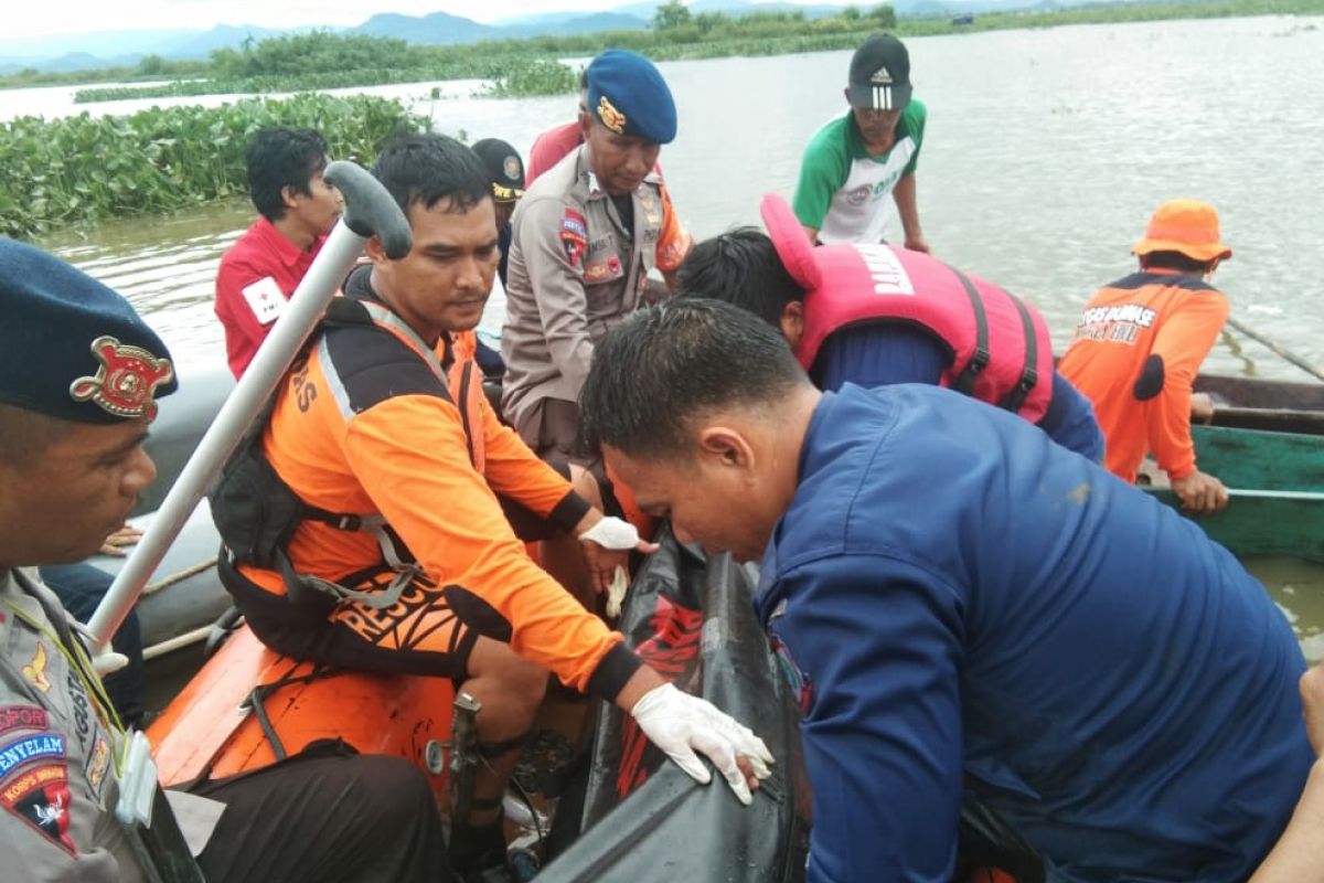 Basarnas Makassar evakuasi pencari ikan tenggelam di Danau Perumnas Antang