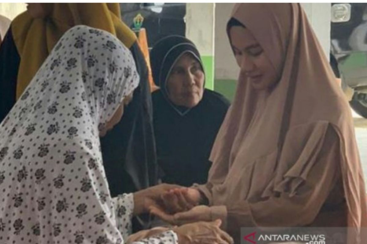 Gadis cantik asal Thailand masuk Islam di Aceh