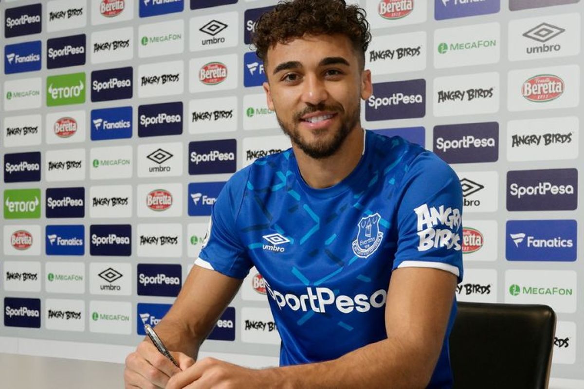 Calvert-Lewin teken kontrak baru bersama Everton selama 5 tahun