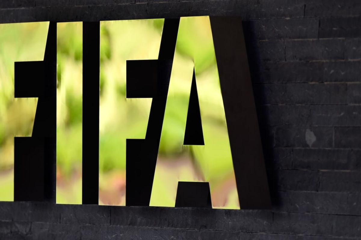 FIFA siap rogoh dana simpanan 2,7 dolar AS bantu finansial klub terdampak corona
