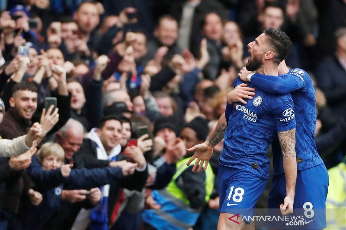 Chelsea gunduli Everton 4-0 untuk memimpin perburuan empat besar