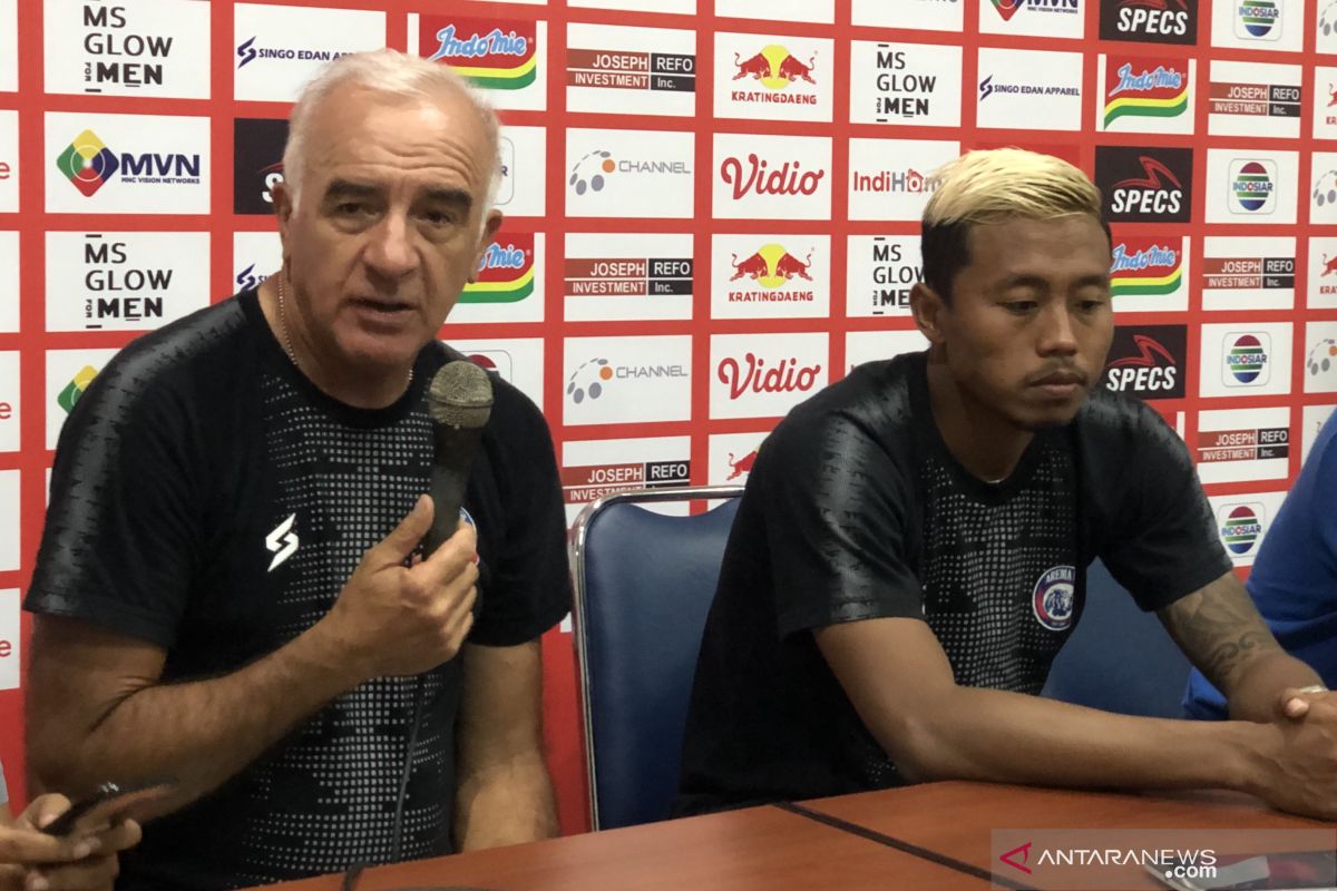 Pelatih Arema enggan menyalahkan Syaiful Indra atas kekalahan dari Persib