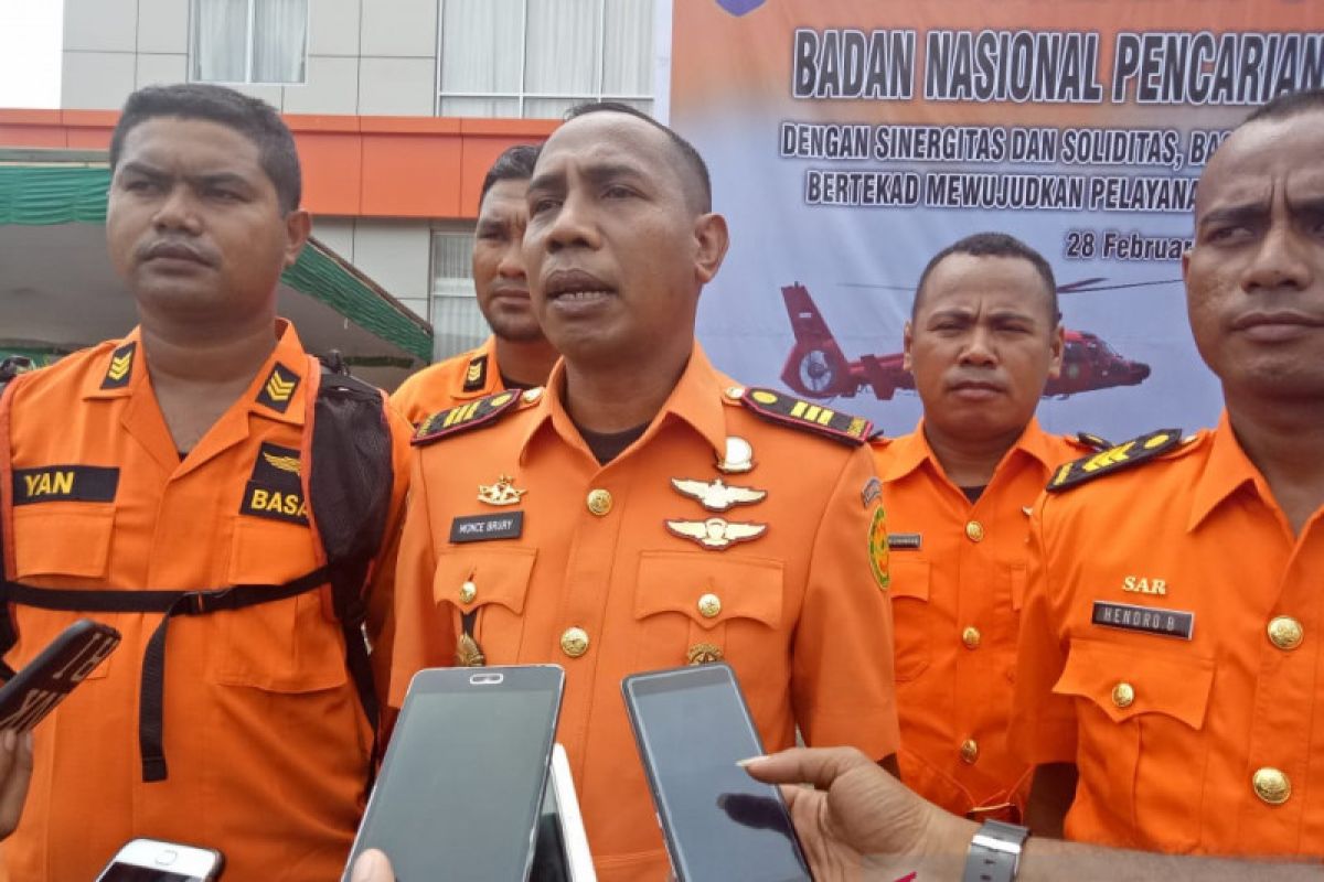 Tim SAR Asmat evakuasi penumpang perahu motor di Muara Uwus