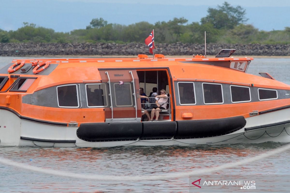 Kapal pesiar Viking Sun akhirnya turunkan penumpang di Benoa Bali