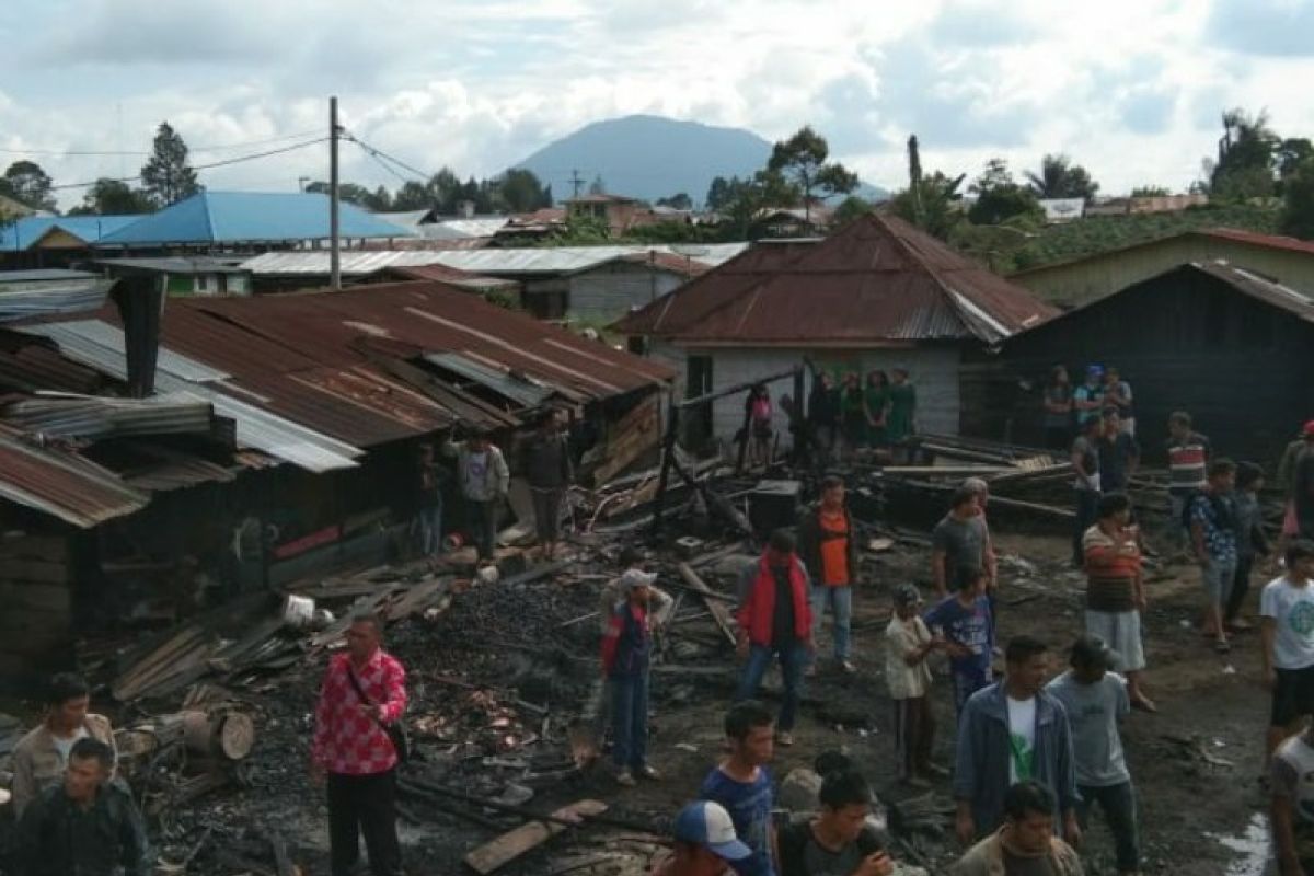 Gudang dan rumah kontrakan terbakar di Pematang Silimakuta Simalungun