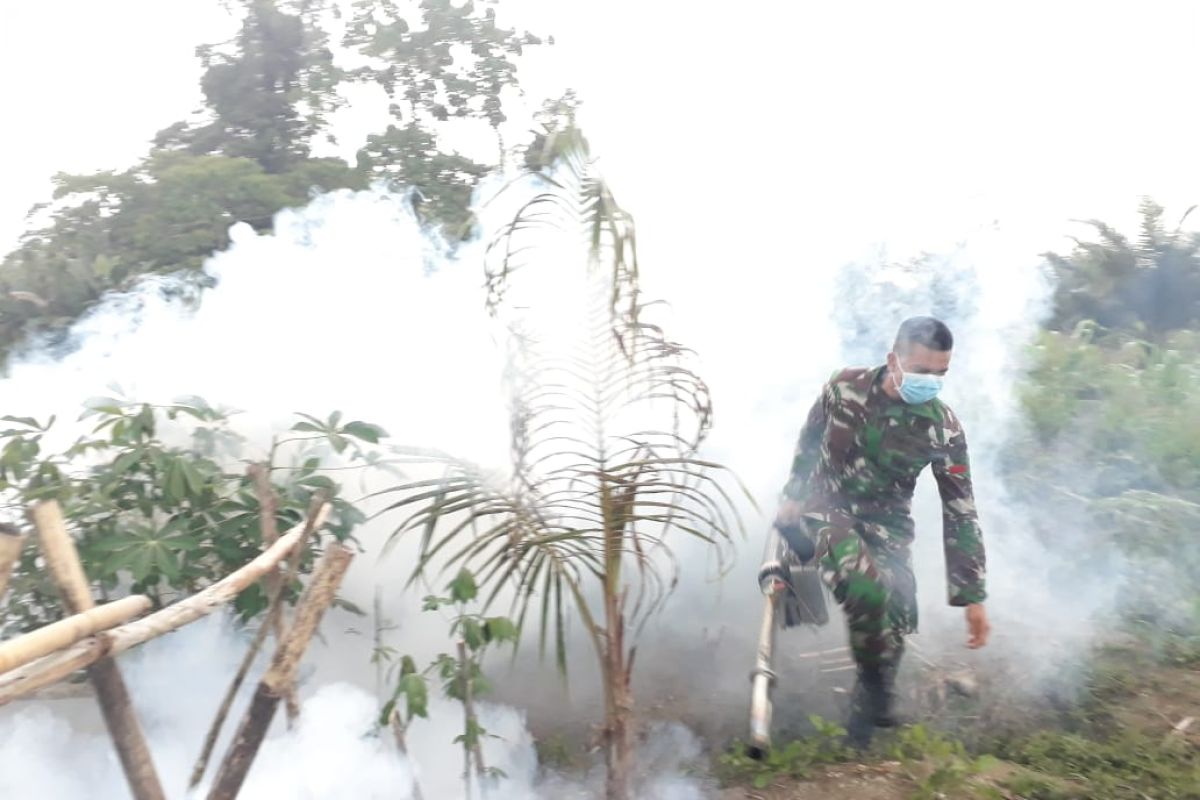 Yonif 713 Gorontalo fogging cegah DBD di pos pengamanan perbatasan Papua