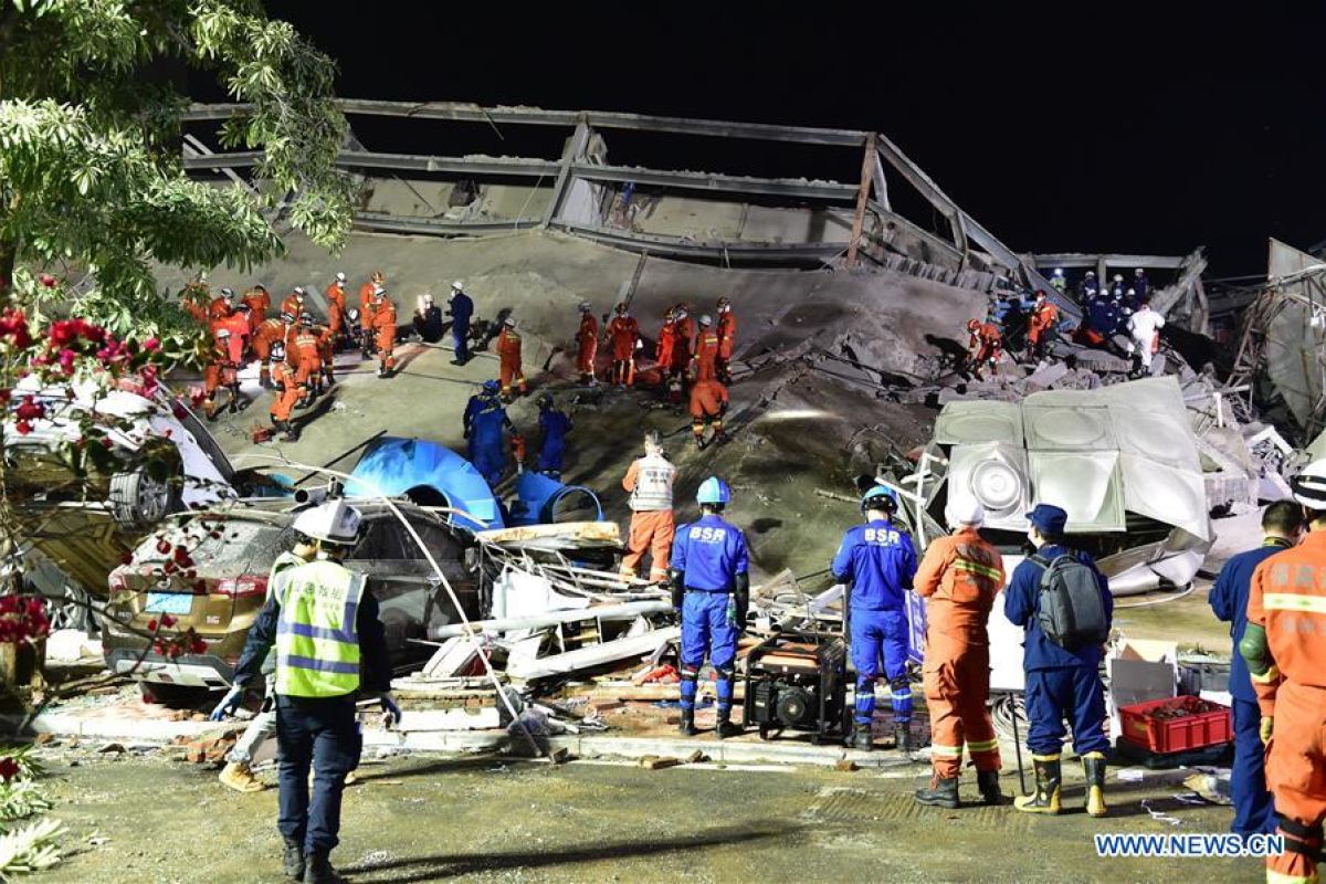 Lima orang tewas setelah Hotel ambruk di China utara