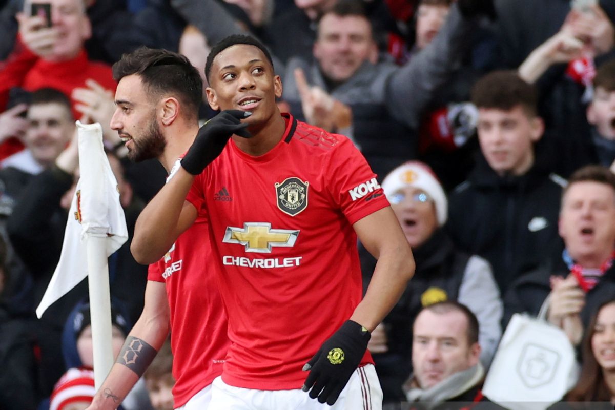 Trigol Anthony Martial  memperbesar peluang MU tembus empat besar