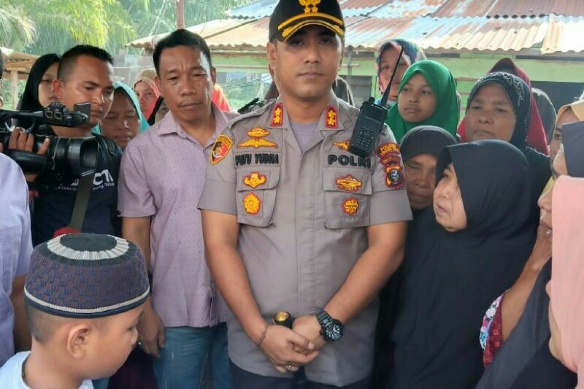 Kapolres Tanjung Balai kunjungi rumah pelajar MTs korban pembunuhan