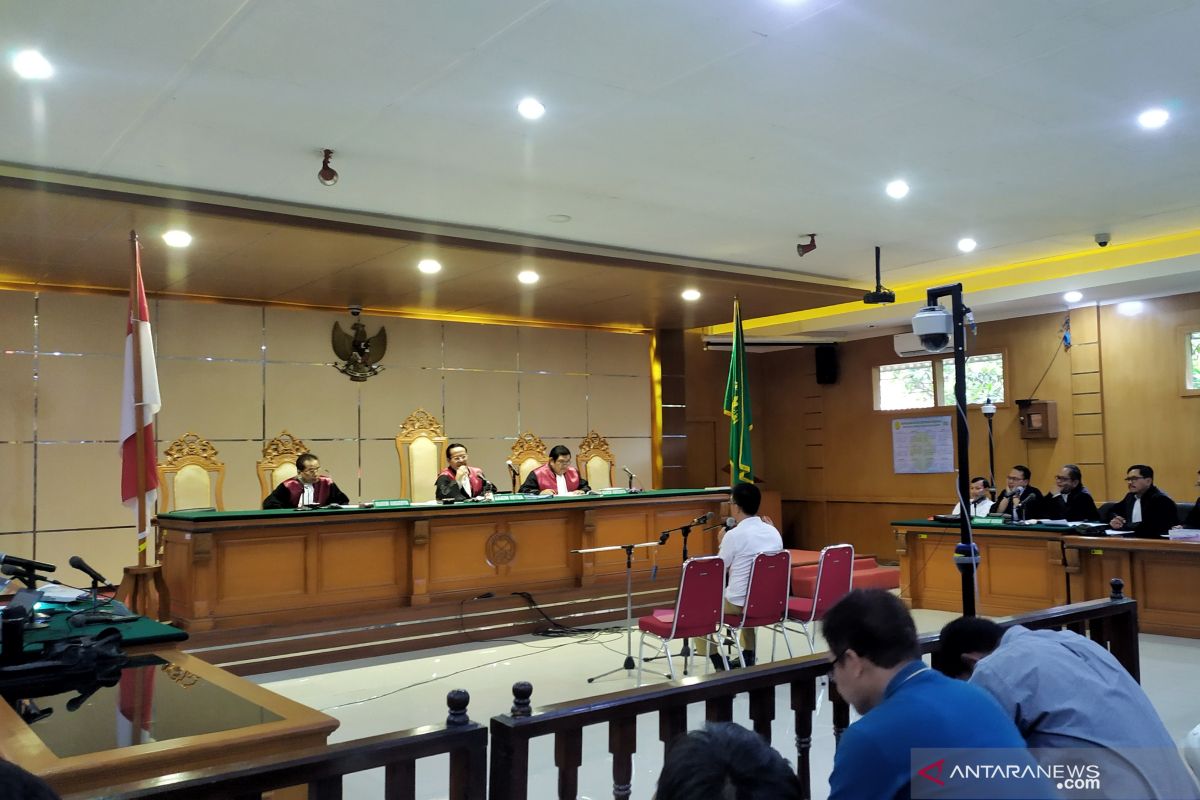 Bupati Indramayu didakwa disuap Rp3,9 miliar untuk jual beli proyek