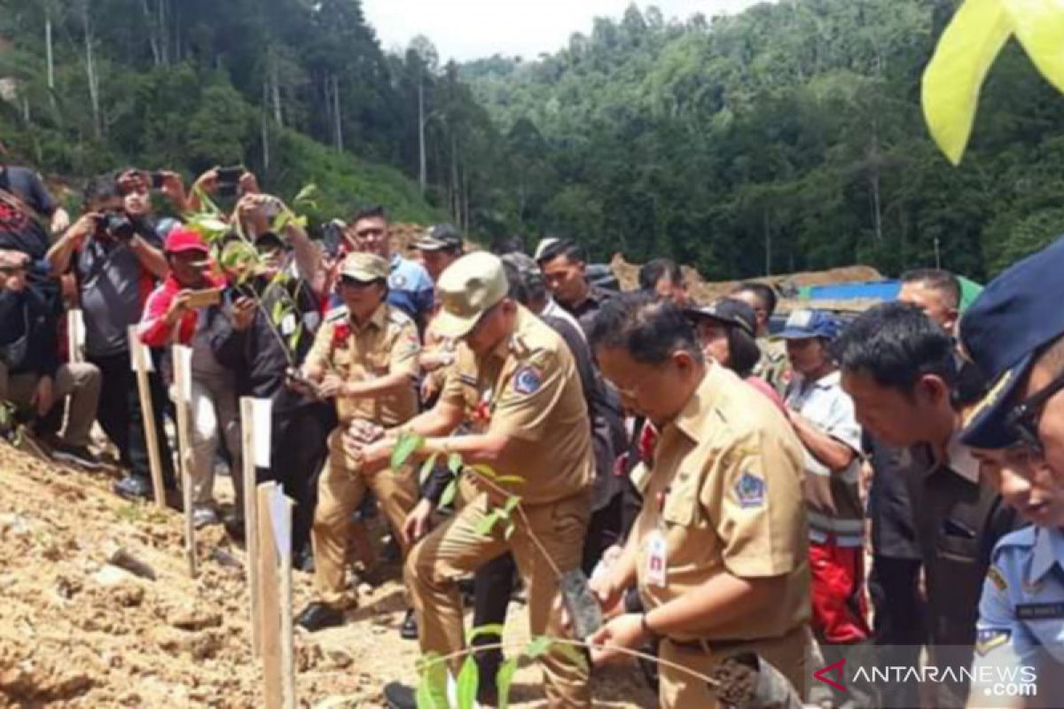 Gubernur Sulawesi Utara lakukan penghijauan di Kebun Raya Megawati