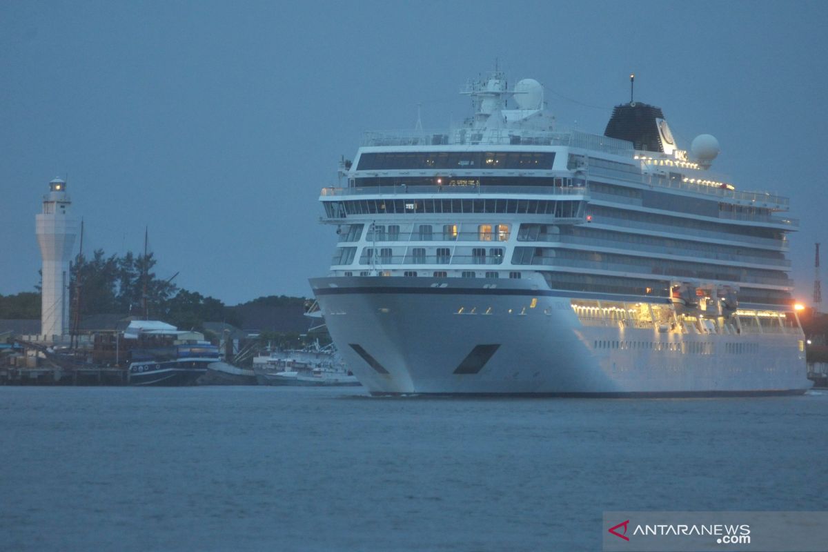 Viking Sun's 375 passengers leave Bali before sailing to Colombo