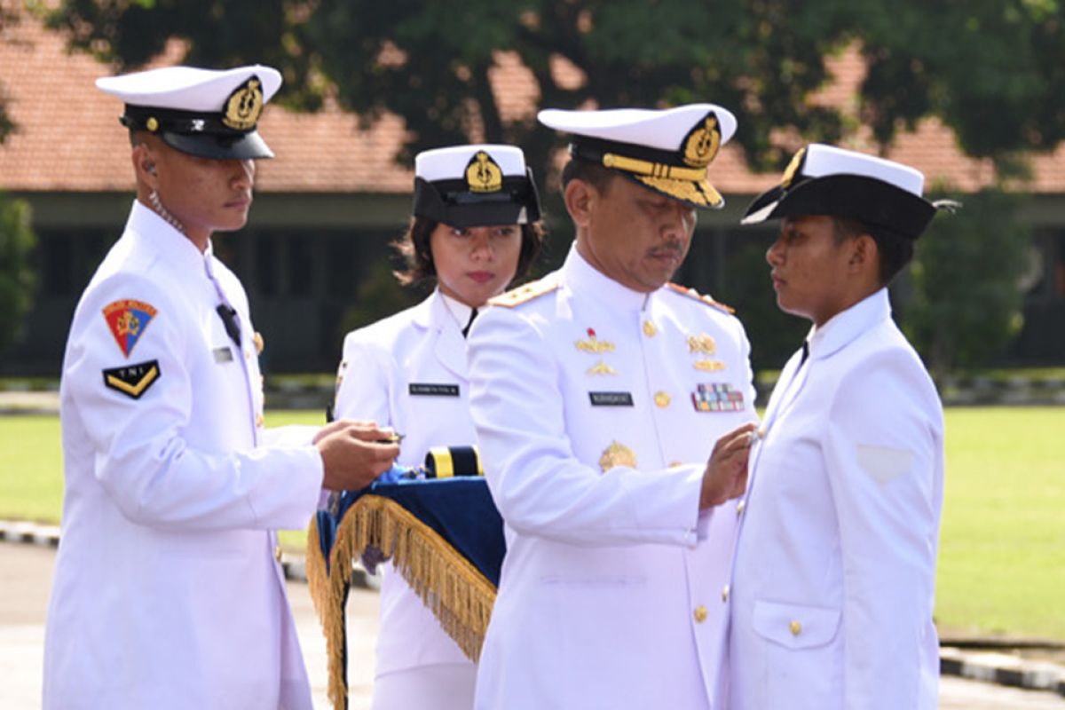 Komandan Kodiklatal lantik 213 prajurit Dikmaba TNI AL Angkatan ke-39