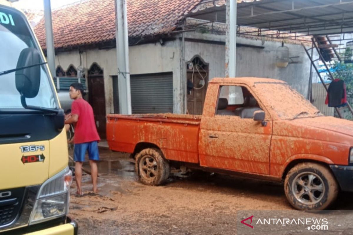 Dinas LH DKI selidiki truk tinja buang limbah di Cawang