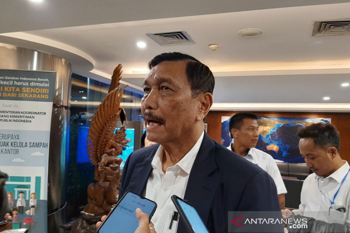 Luhut: Pengguna KRL nanti diminta laporkan tujuan bepergian