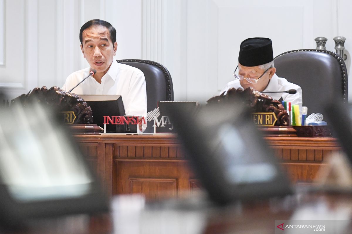 Presiden minta para menteri buat terobosan atasi COVID-19