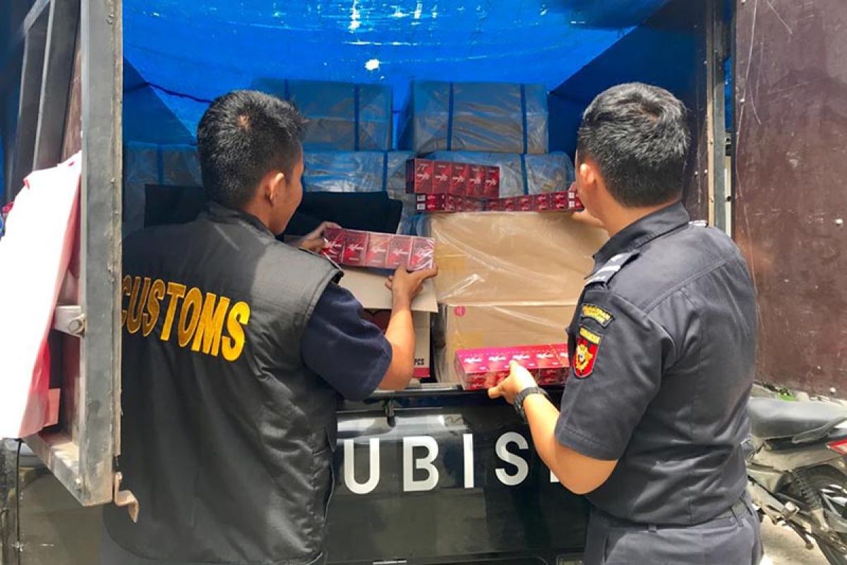 Bea cukai sita ratusan ribu batang rokok ilegal di Aceh